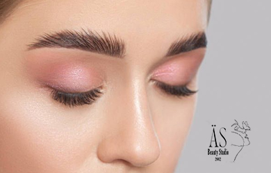 Laminado de cejas con productos veganos, cruelty free y premio de