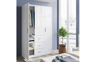 Armario de 3 puertas con barra de colgar y 4 estantes en su inter