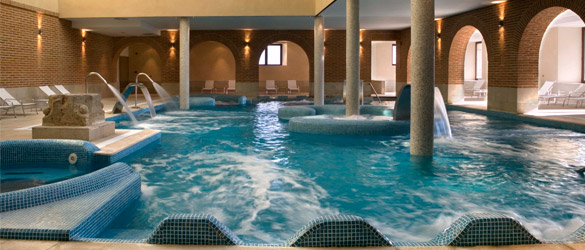 Estancia de 2 noches con desayuno,1  acceso a la piscina termal y